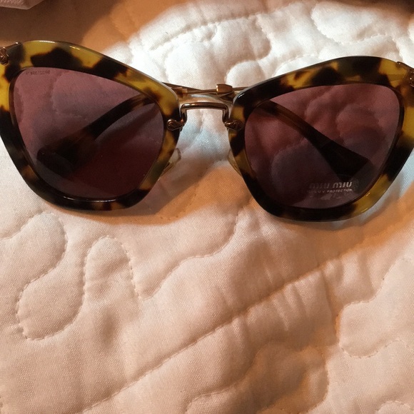 Miu Miu cat eye acetate sunglasses - Picture 2 of 6